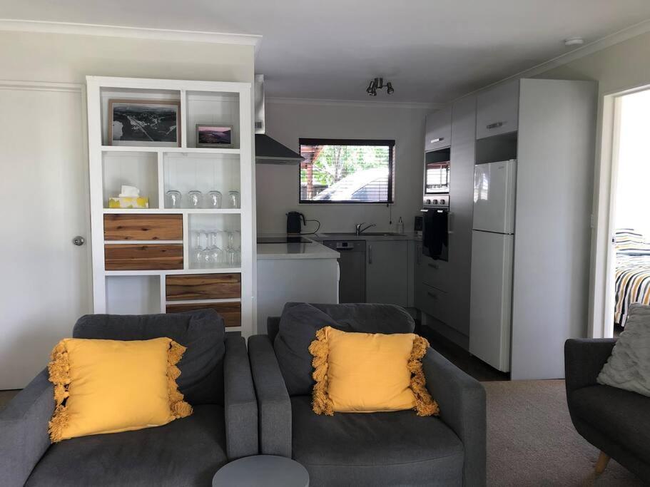 Sunny Escape In Old Cromwell Villa Luaran gambar